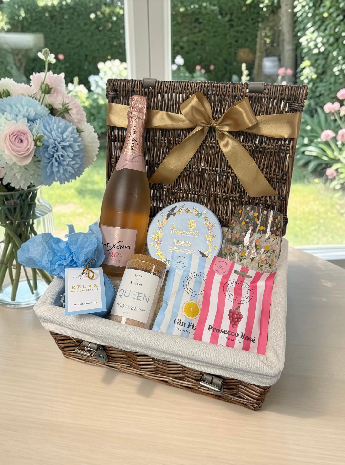 Sparkling Fizz and Sweet Treats Hamper | Choice of Fizz