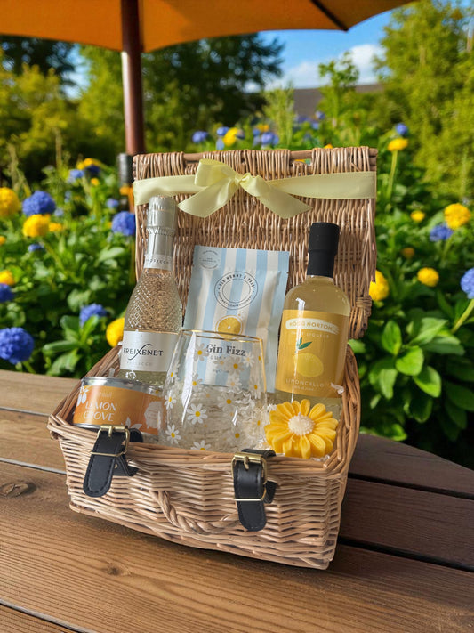 Limoncello, prosecco, candle, daisy glass & gin fizz gummies—your summer spritz in a gift box.