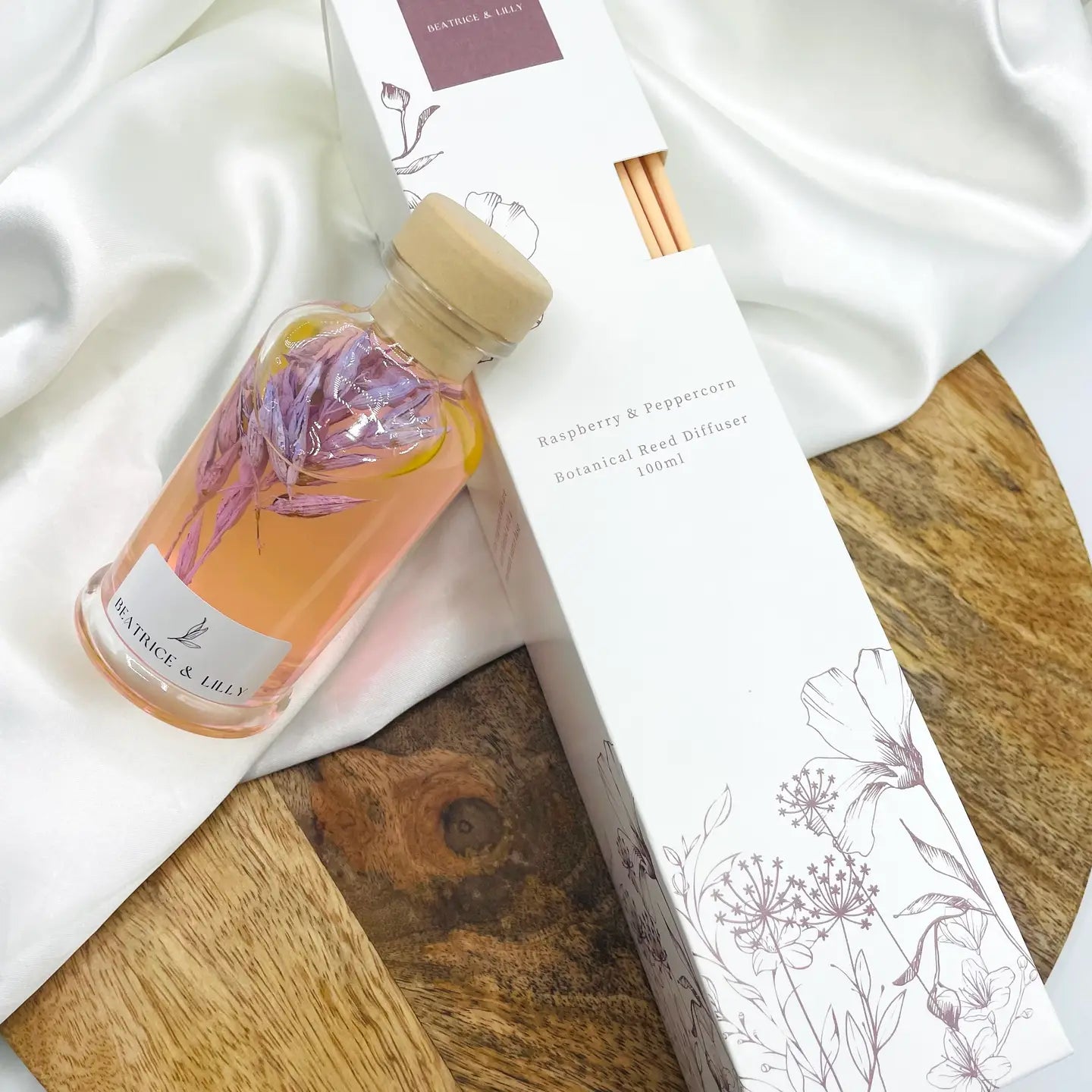 Add elegance to your space with this 100ml reed diffuser—luxury scent in a floral gift box.