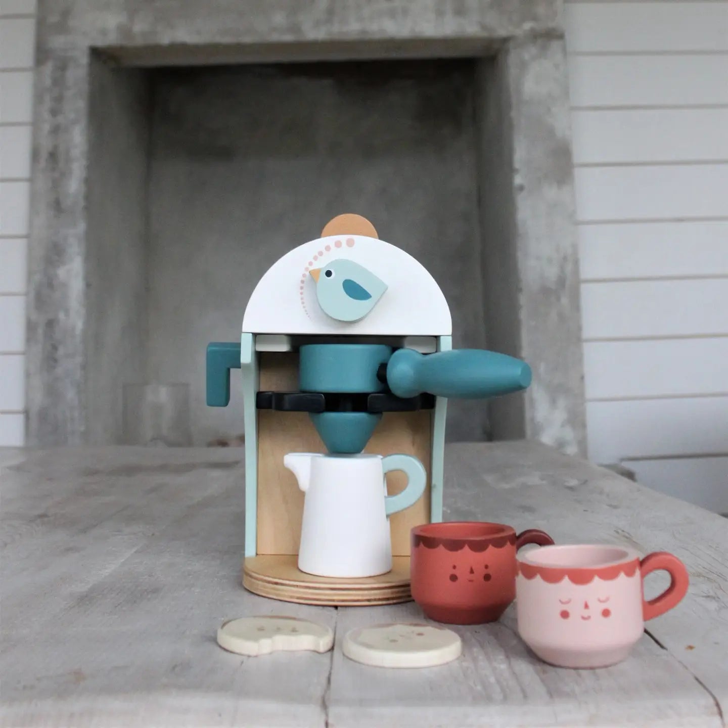 Wooden Babyccino Maker for fun pretend play—boosts creativity and motor skills in little ones.