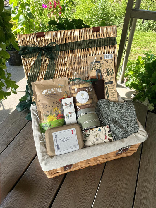 gift hamper for gardener with gardening items