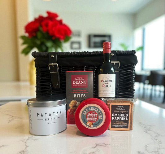 Red Wine and Savoury Snacks Gift Set