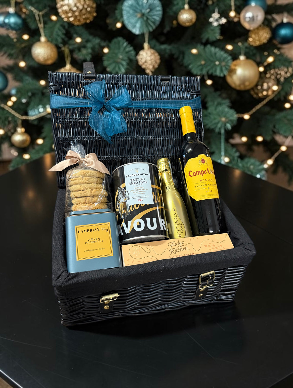 Rioja, Fizz and Treats Hamper
