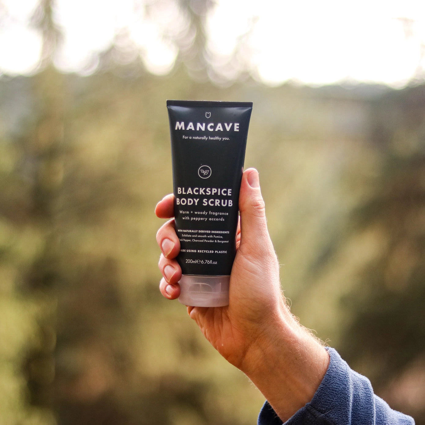 Charcoal & pumice scrub for men. Deep cleanses and refreshes skin for a bright, fresh feel.