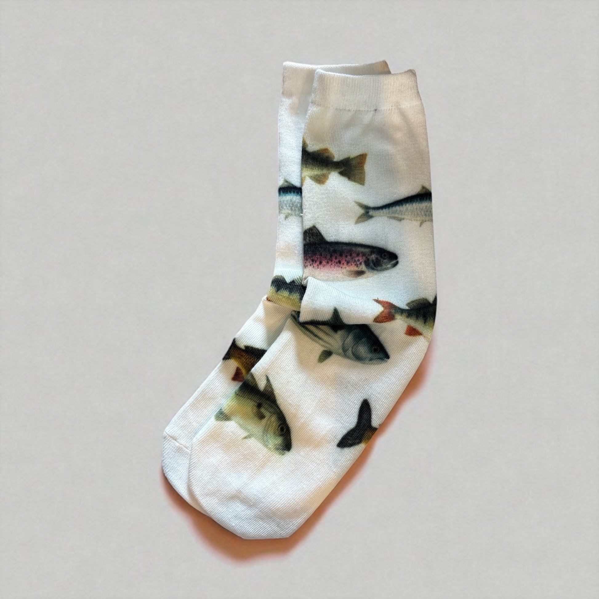 White cotton socks with detailed fish print – ideal gift for fishing enthusiasts and lovers of outdoor-inspired design.