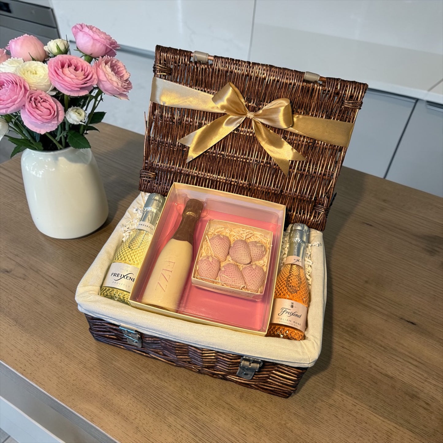 Strawberry chocolate gift set with Freixenet Prosecco or alcohol-free option 