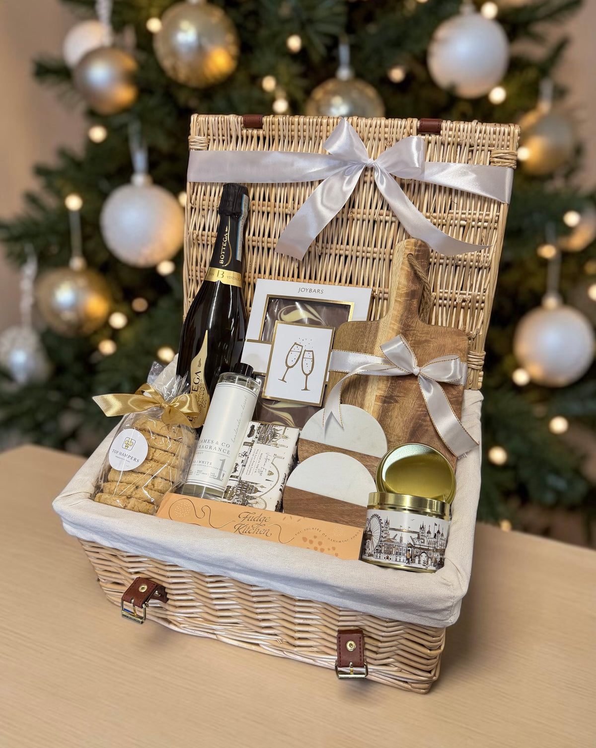 White Christmas and Fizz Hamper
