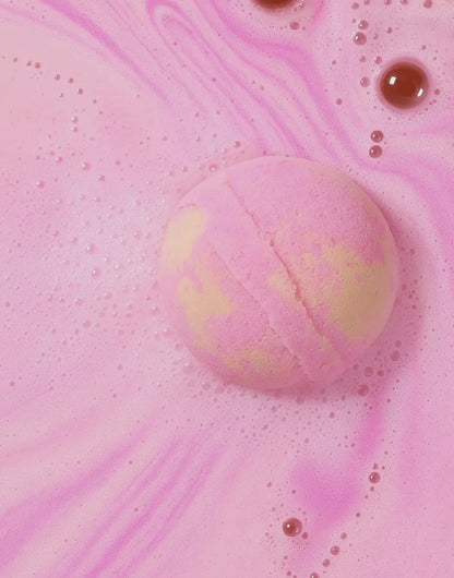 ‘Love & Hugs’ Luxury Pink Lemonade Bath Bomb