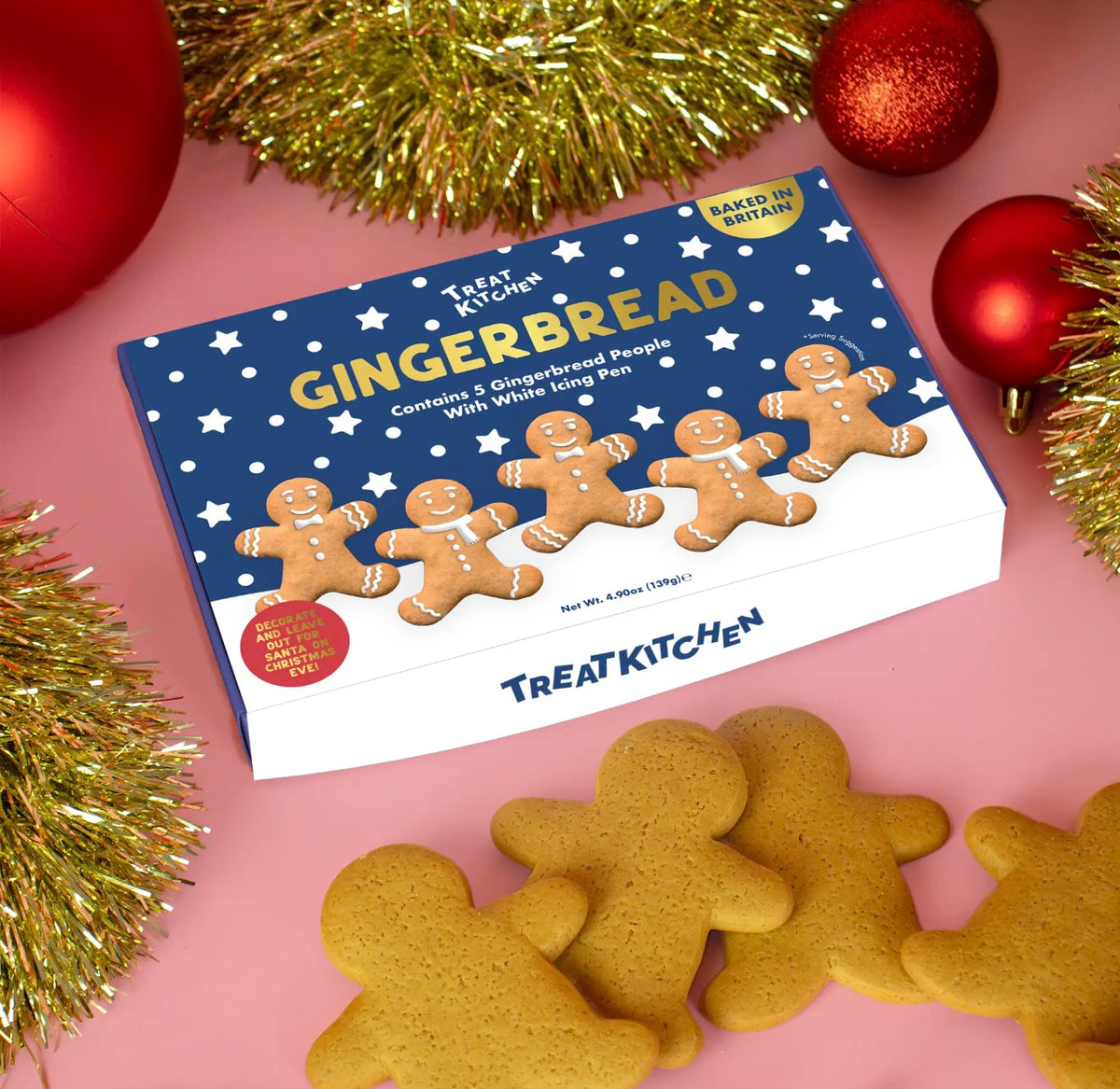 A fun festive baking kit featuring five gingerbread people and ready to decorate with the included white icing pen. Great family Christmas activity gift.