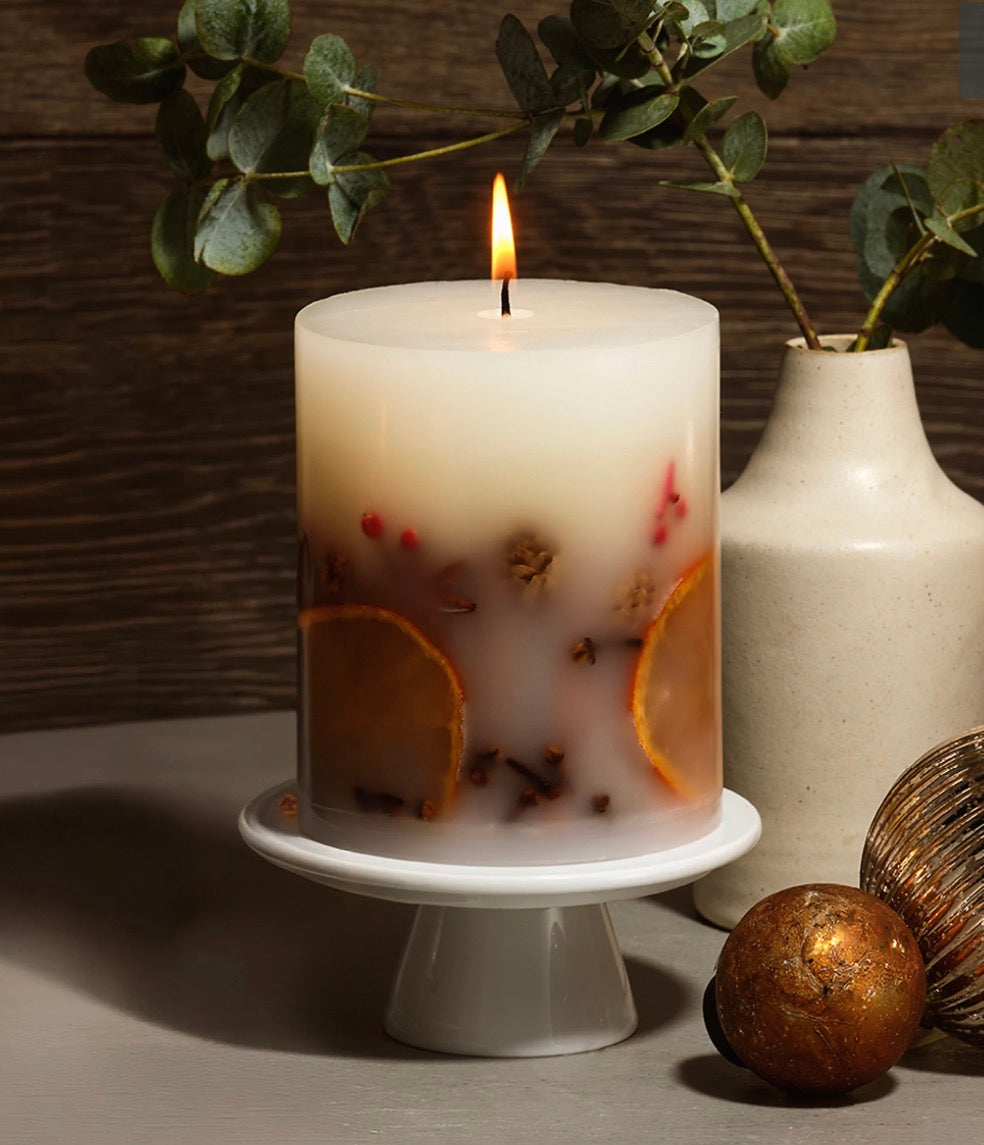 Handmade Christmas candle infused with real dried orange, cinnamon, cloves and berries. 78 hour burn time, ready to gift in a cotton bag.