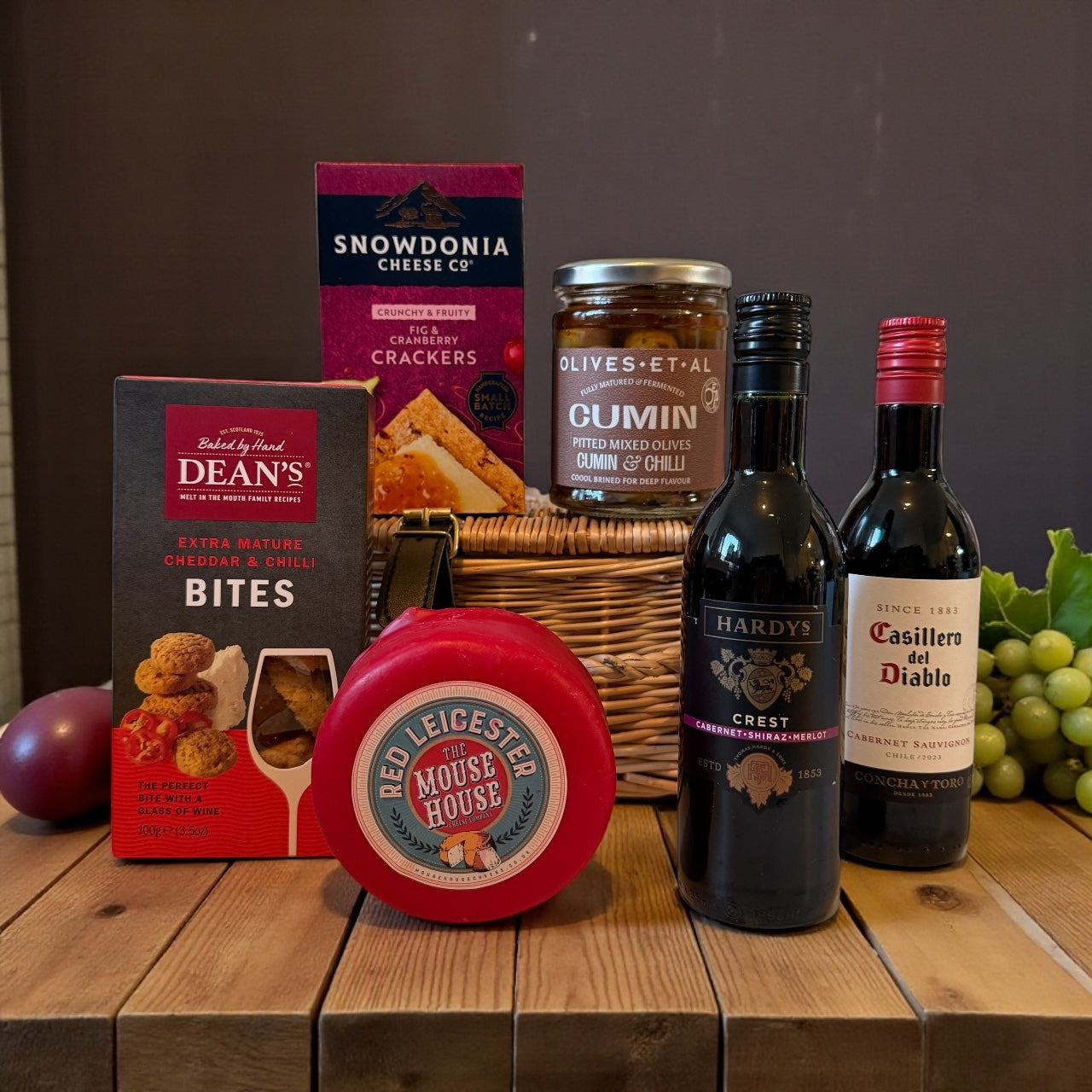 Red Wine and Savoury Snacks Gift Set