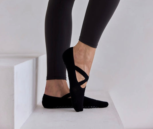 Yoga Pilates Crossover Ballet Grip Socks | Black