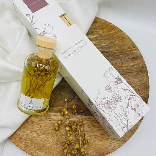 Add elegance to your space with this 100ml reed diffuser—luxury scent in a floral gift box.