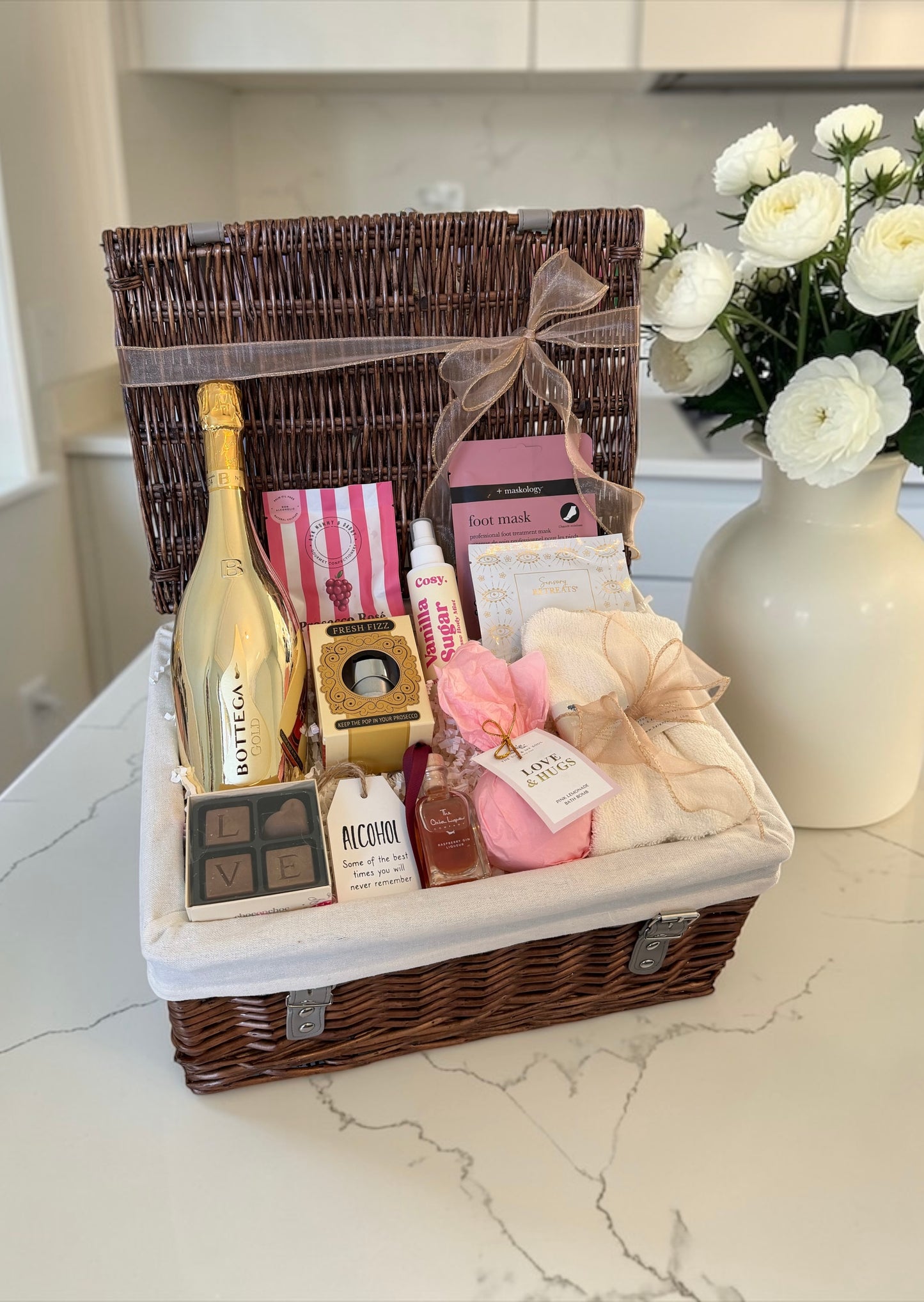 Prosecco lover’s gift hamper with Bottega Gold Prosecco, chocolates, bath bomb, eye mask, body mist and sloe gin liqueur.