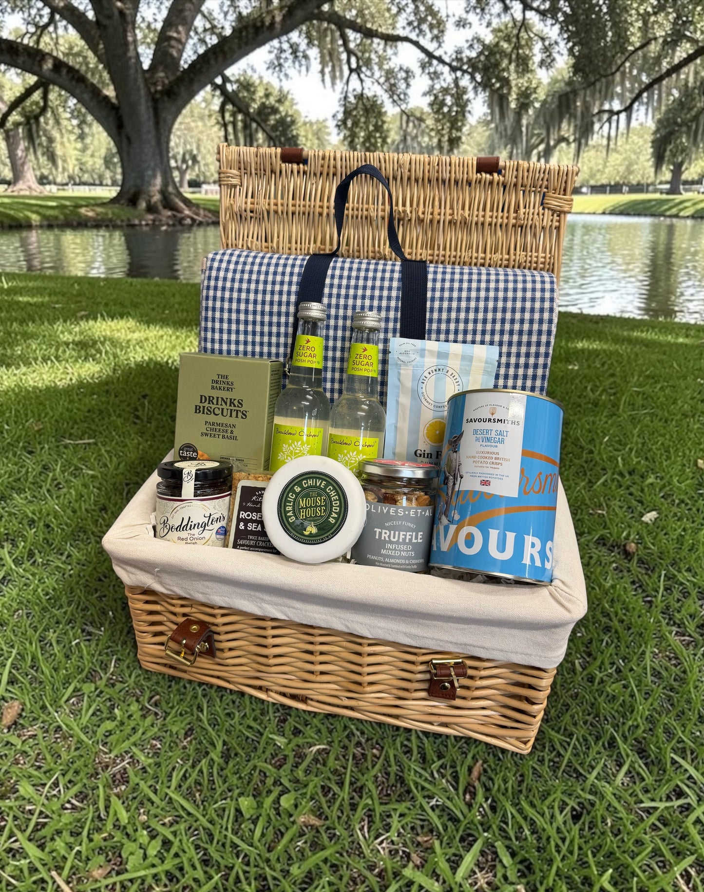 Summer Picnic Hamper | Different Drink Options
