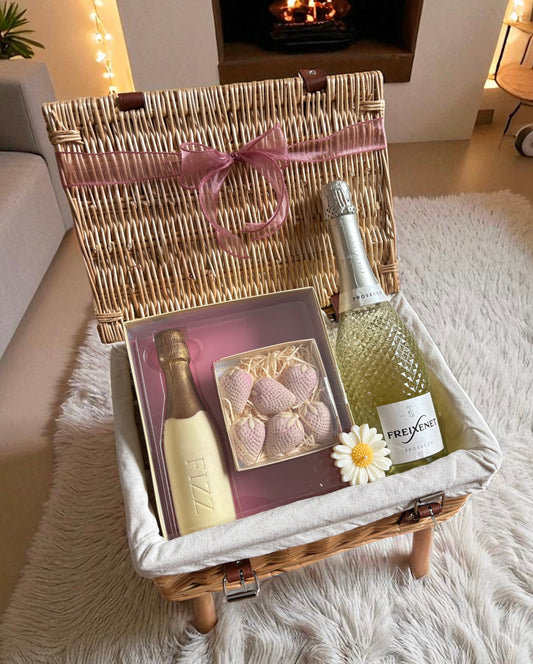 fizz prosecco and strawberries and chocolate gift hamper
