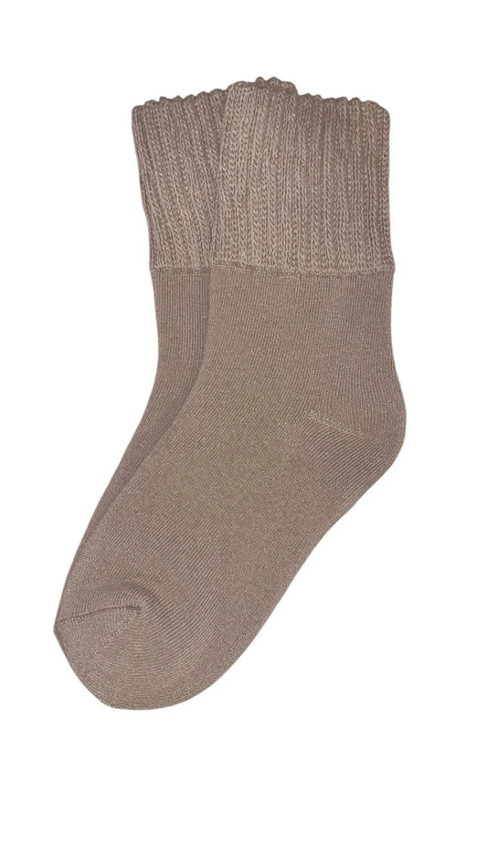 Women's thick brown socks with ribbed cuffs.